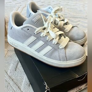 In EUC Adidas Kids Sz 3 Light Gray Grand Court 00s K